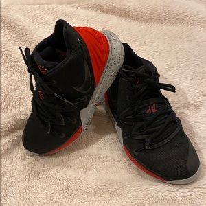 Kyrie youth size 5 1/2 basketball shoes